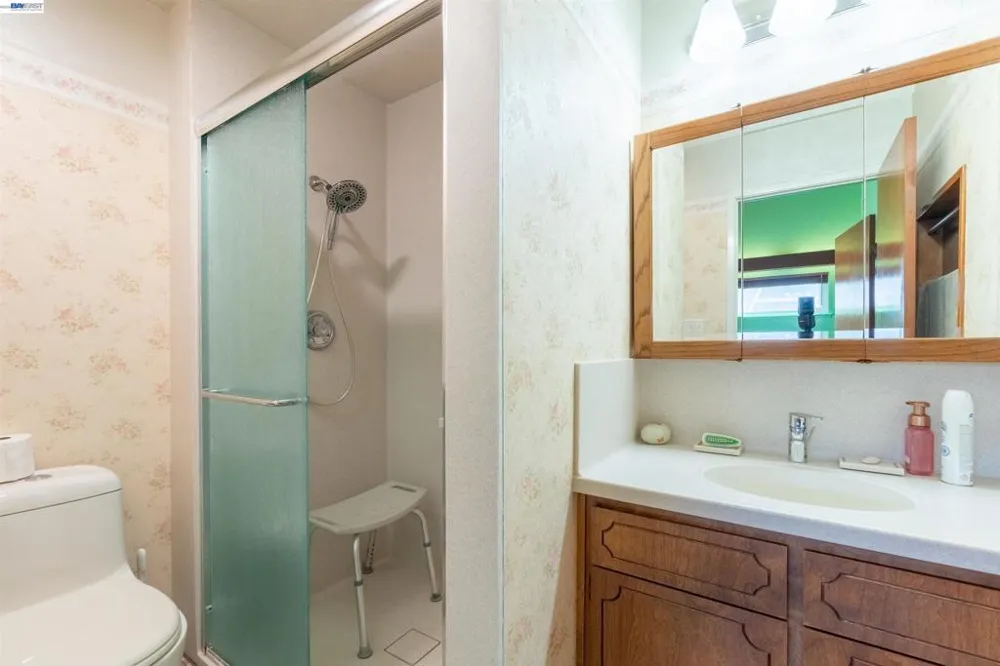 15209 Farnsworth St San Leandro, CA 94579