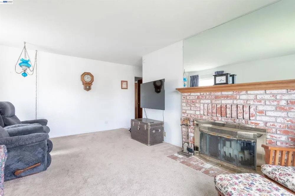15209 Farnsworth St San Leandro, CA 94579