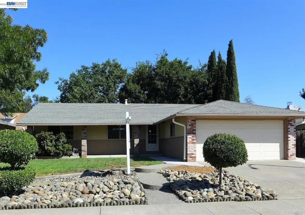 225 Riverdale Ave Vacaville, CA 95687