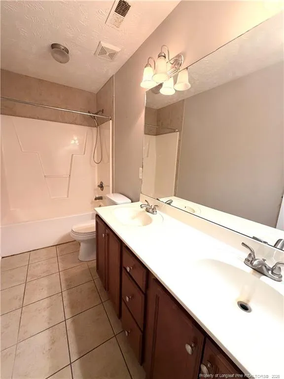 2110 Queen Elizabeth Lane Hope Mills, NC 28348