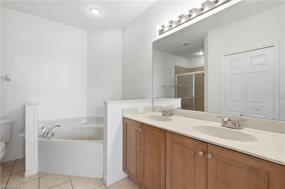 4327 Avian Avenue Fort Myers, FL 33916