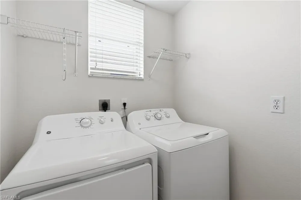4327 Avian Avenue Fort Myers, FL 33916