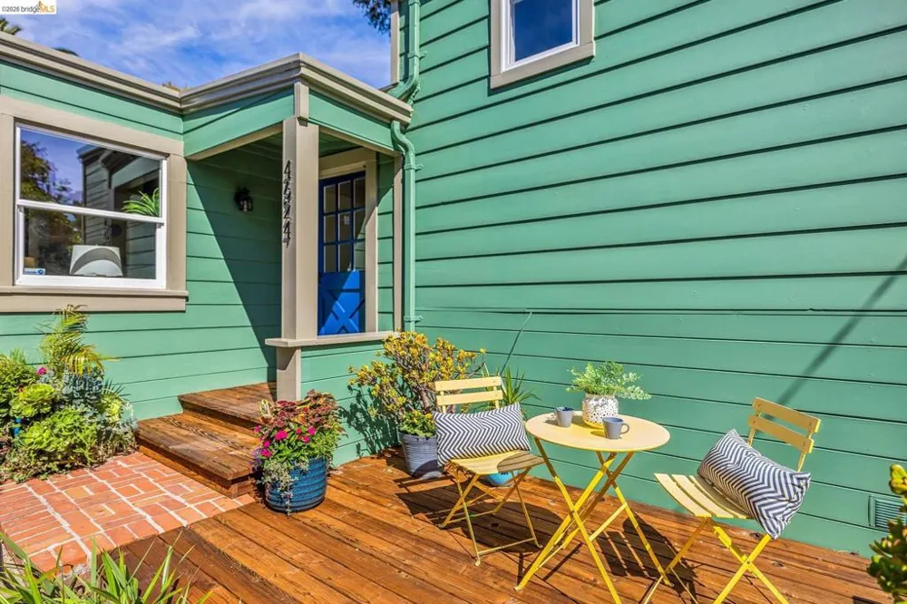 4624 Steele St Oakland, CA 94619