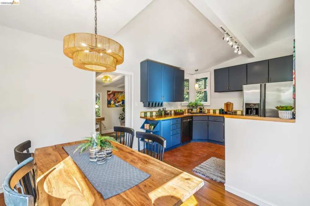 4624 Steele St Oakland, CA 94619