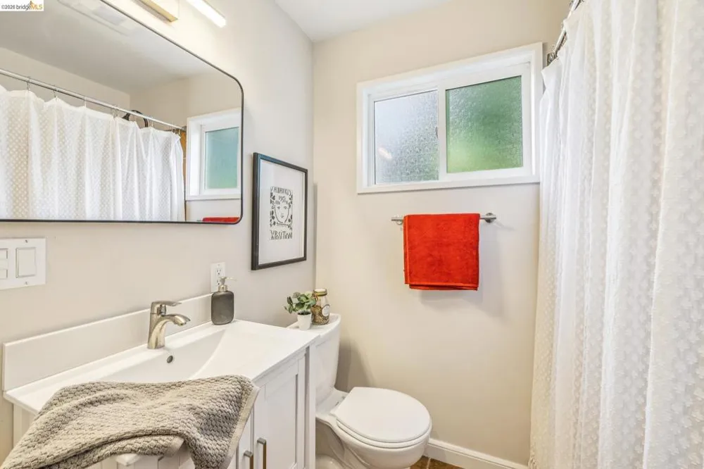 4624 Steele St Oakland, CA 94619