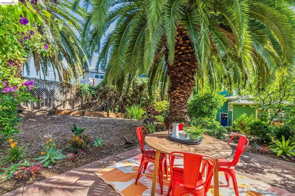 4624 Steele St Oakland, CA 94619