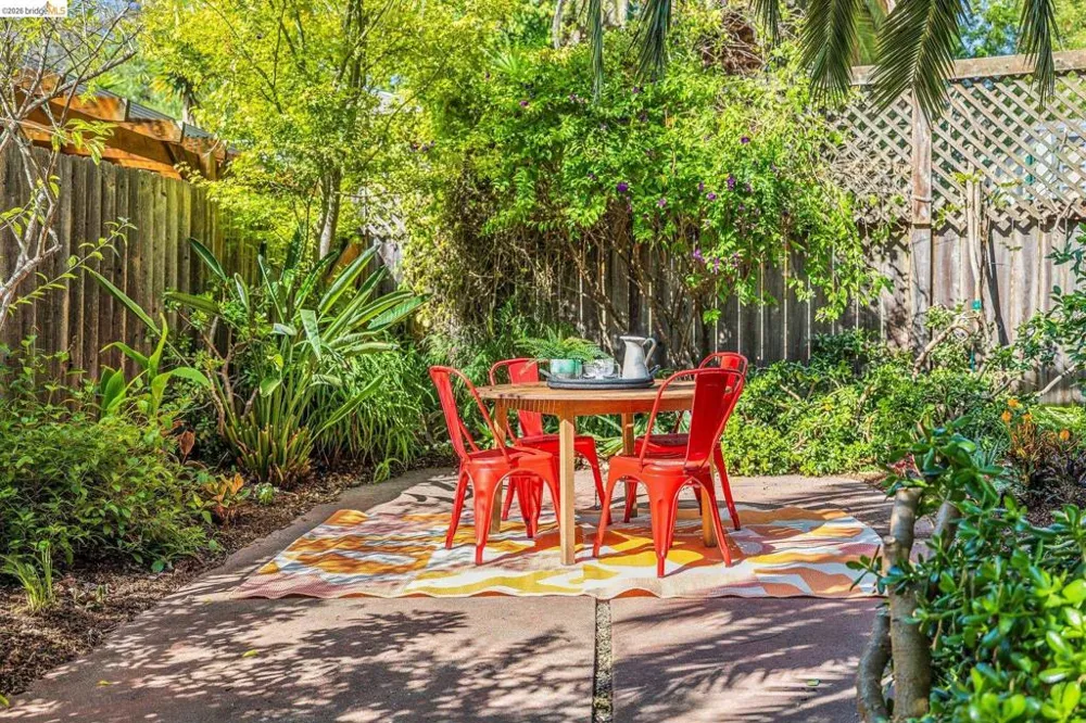 4624 Steele St Oakland, CA 94619