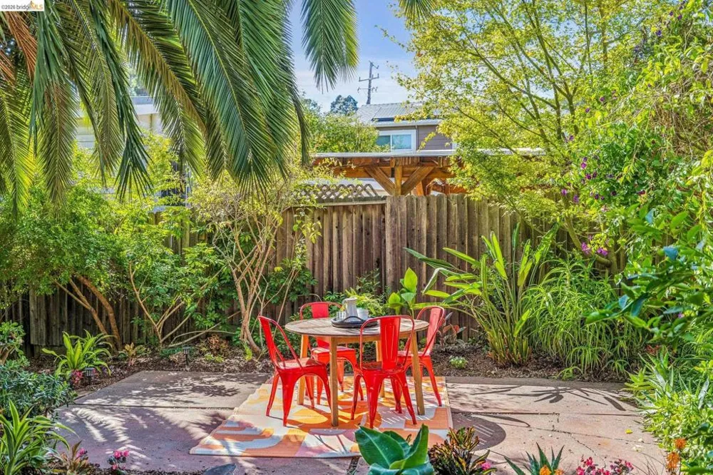 4624 Steele St Oakland, CA 94619
