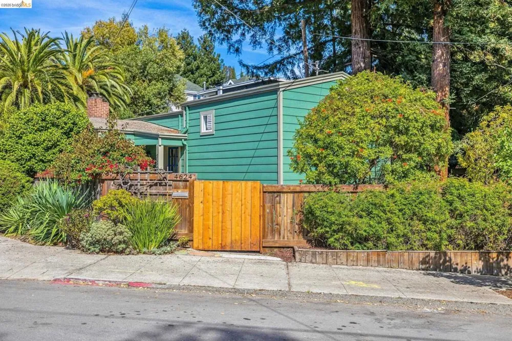 4624 Steele St Oakland, CA 94619