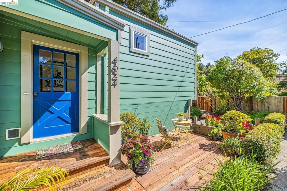 4624 Steele St Oakland, CA 94619