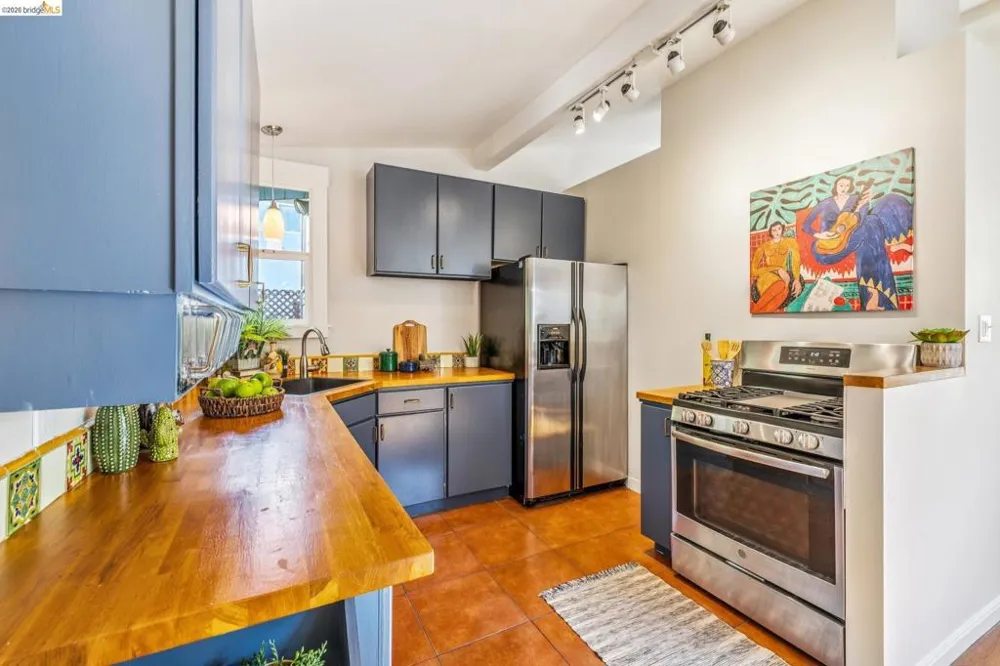 4624 Steele St Oakland, CA 94619