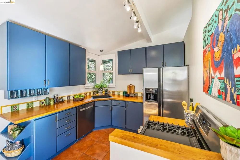4624 Steele St Oakland, CA 94619
