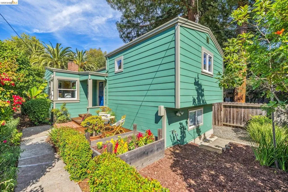 4624 Steele St Oakland, CA 94619