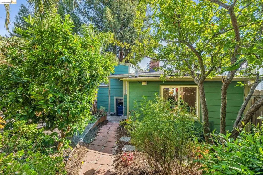 4624 Steele St Oakland, CA 94619