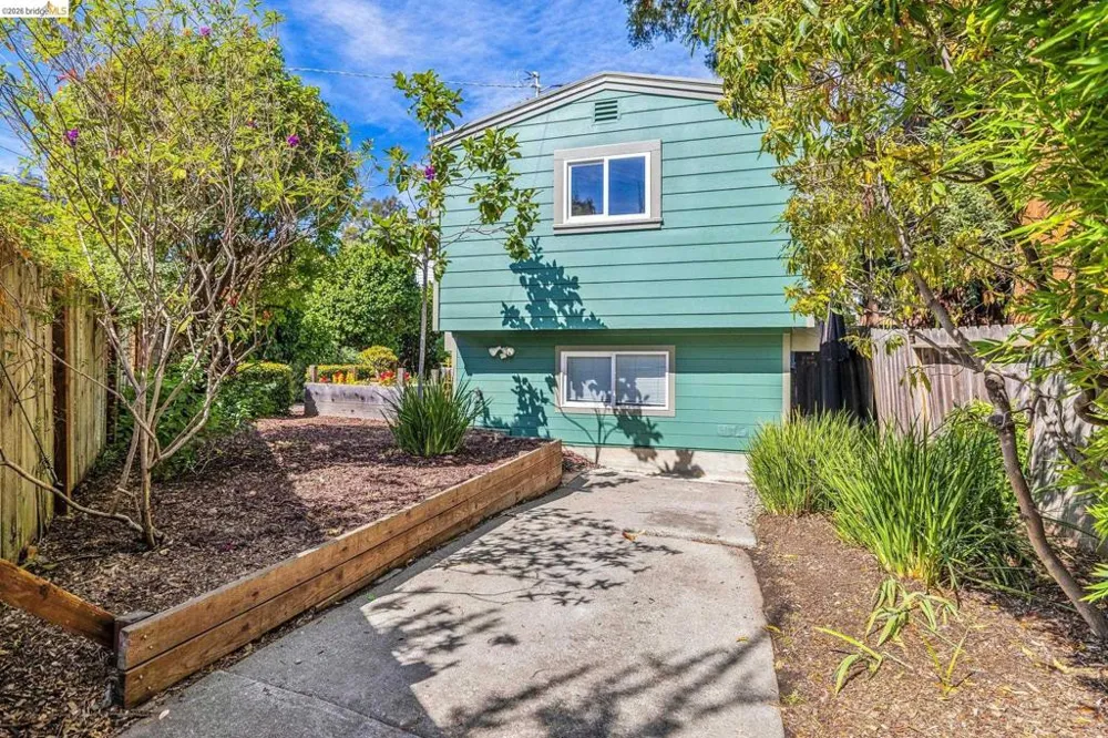 4624 Steele St Oakland, CA 94619