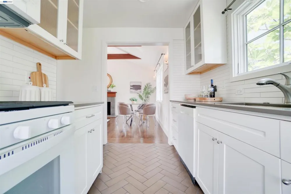 5323 Miles Ave Oakland, CA 94618