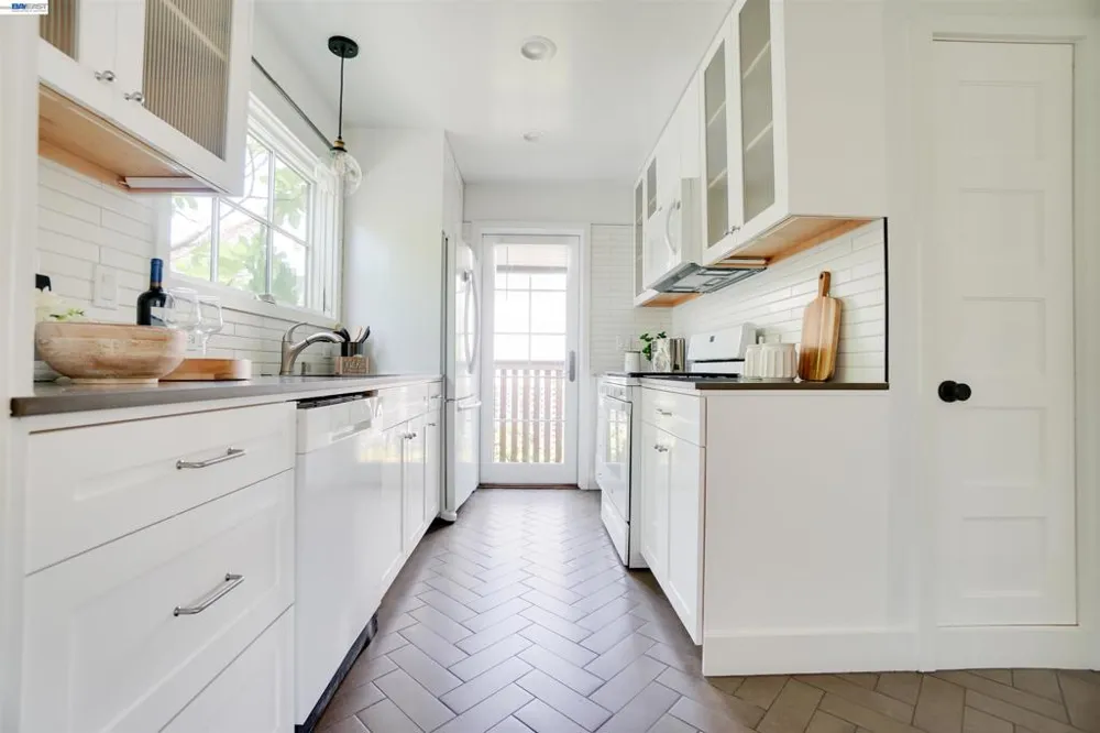 5323 Miles Ave Oakland, CA 94618