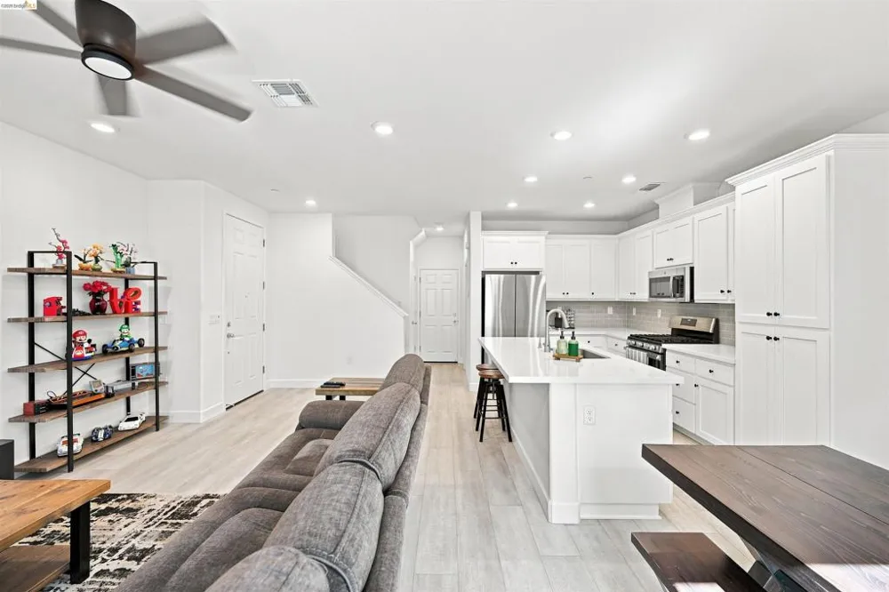59 Autumn Ln Pittsburg, CA 94565