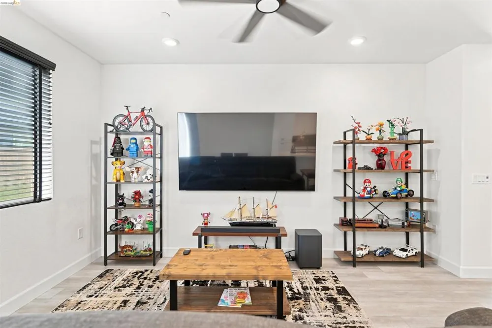 59 Autumn Ln Pittsburg, CA 94565