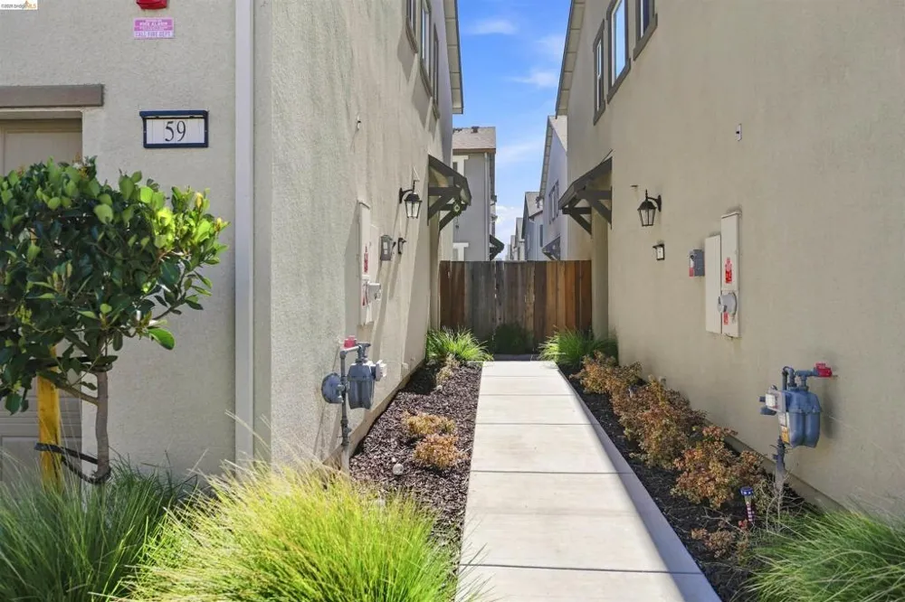 59 Autumn Ln Pittsburg, CA 94565
