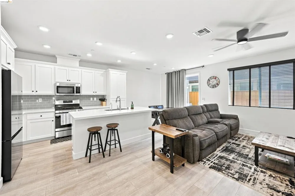 59 Autumn Ln Pittsburg, CA 94565