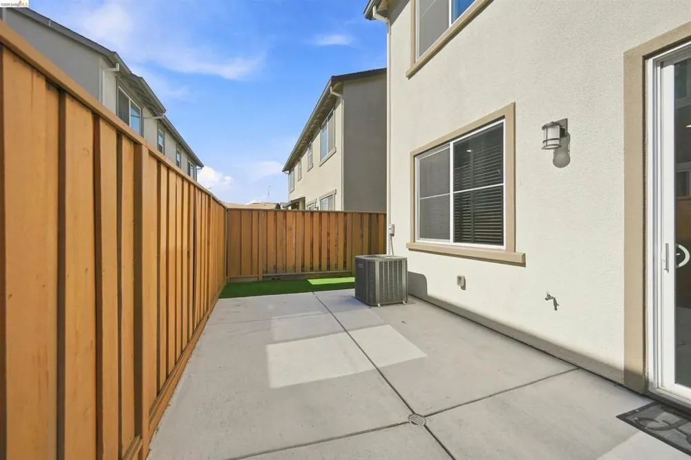 59 Autumn Ln Pittsburg, CA 94565