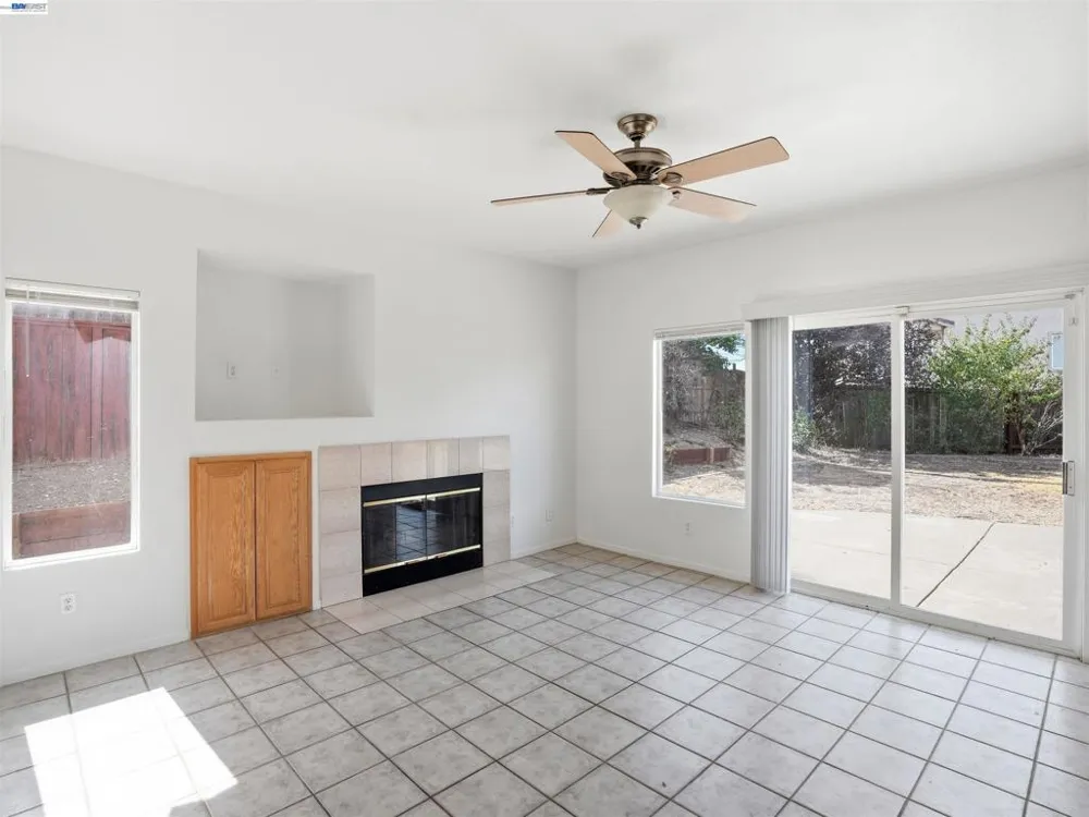 2356 Yorkshire Dr Antioch, CA 94531