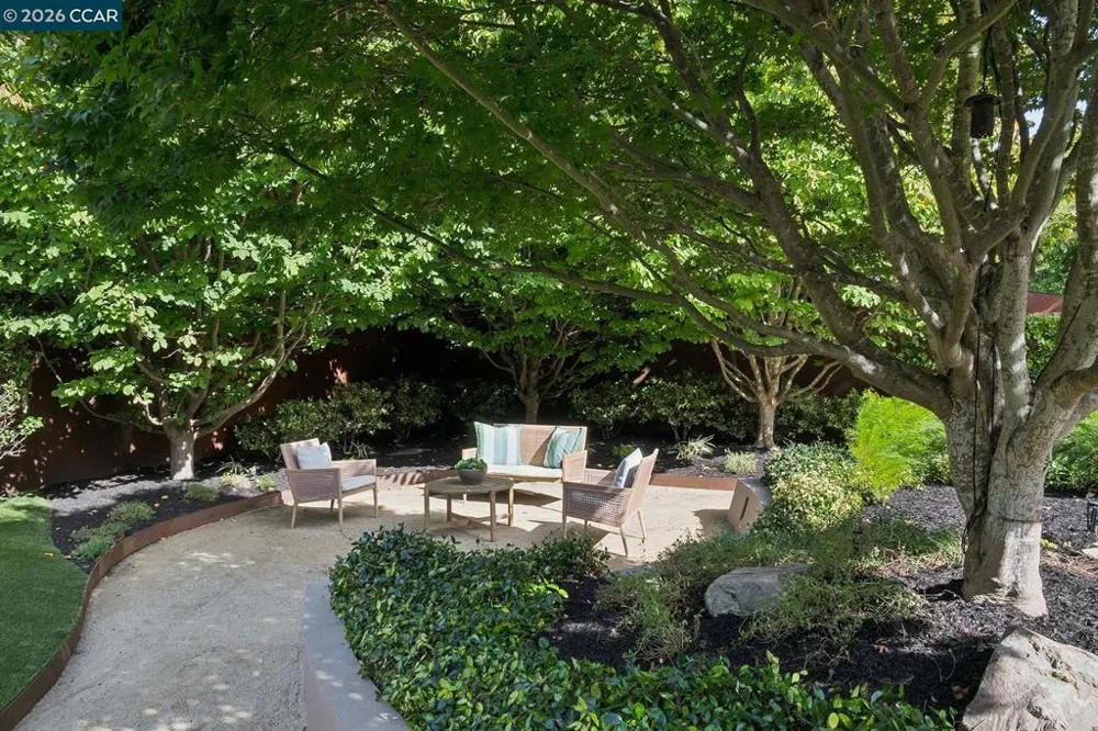 2 Reliez Manor Ct Lafayette, CA 94549