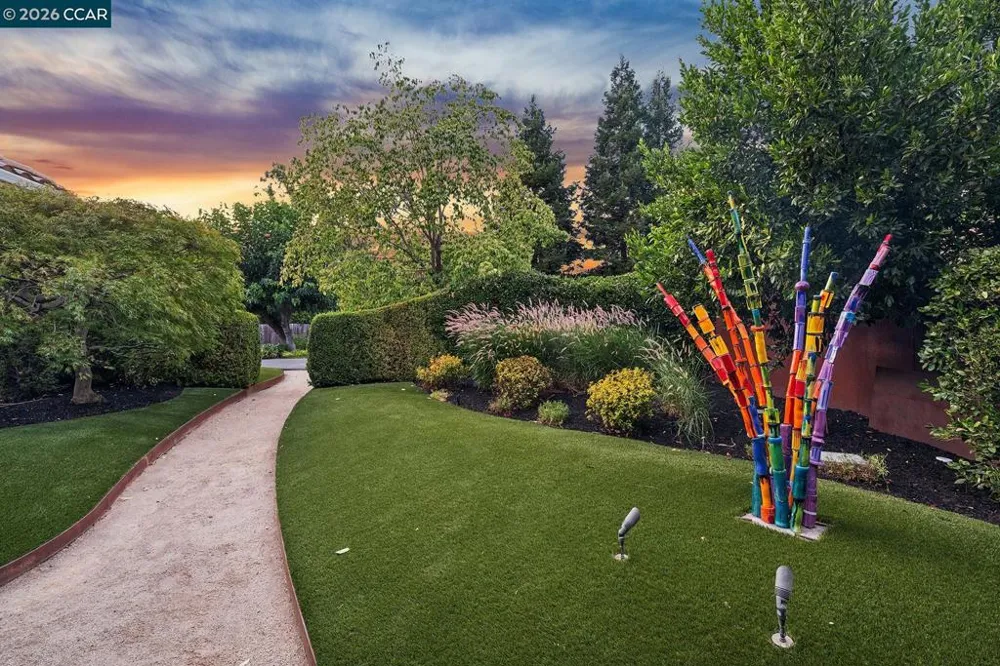 2 Reliez Manor Ct Lafayette, CA 94549