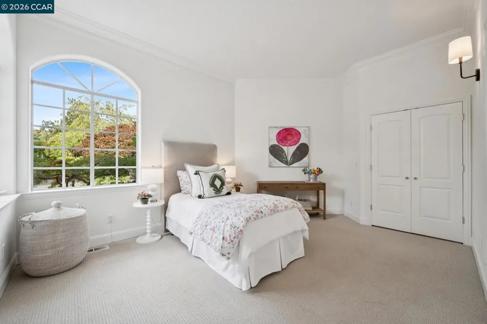 2 Reliez Manor Ct Lafayette, CA 94549