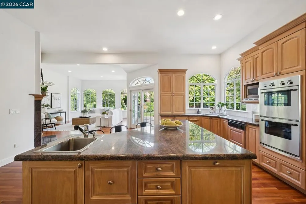 2 Reliez Manor Ct Lafayette, CA 94549