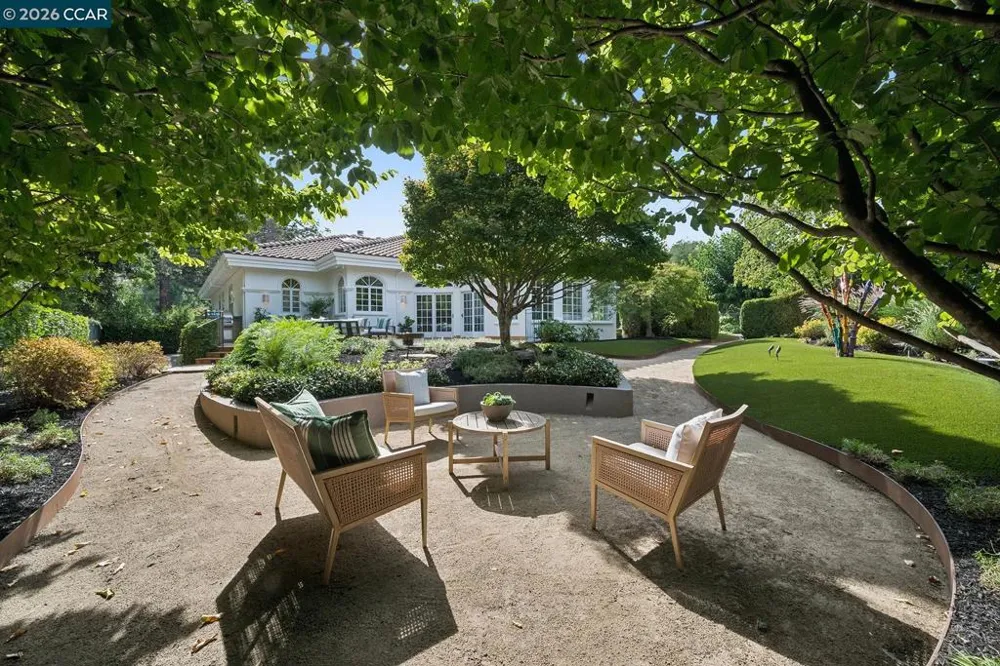 2 Reliez Manor Ct Lafayette, CA 94549