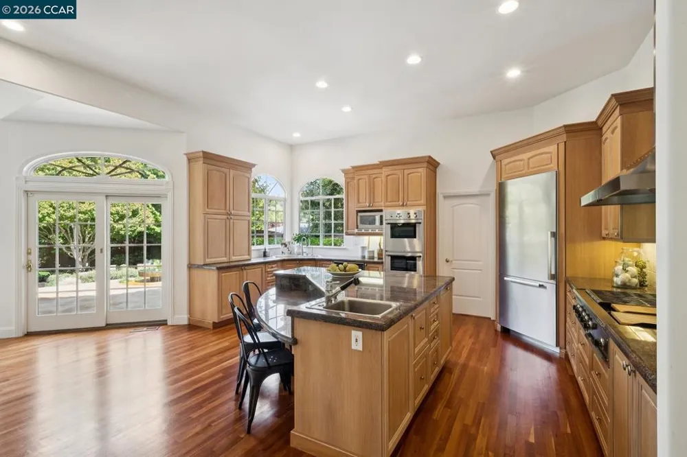 2 Reliez Manor Ct Lafayette, CA 94549