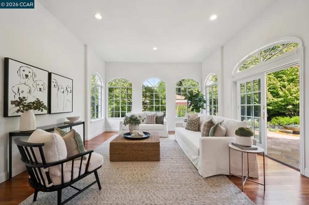 2 Reliez Manor Ct Lafayette, CA 94549