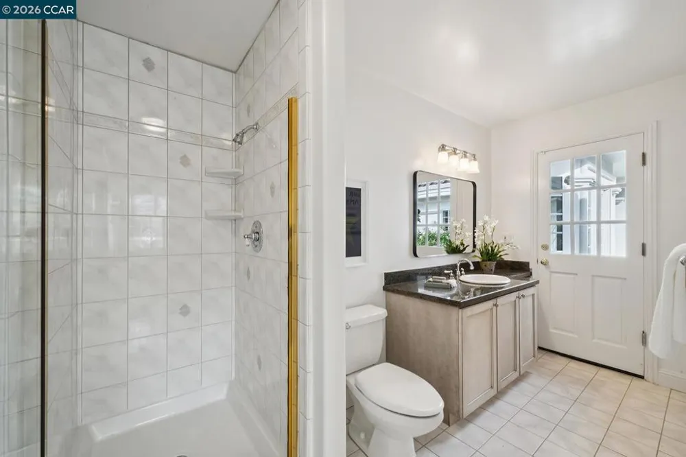 2 Reliez Manor Ct Lafayette, CA 94549
