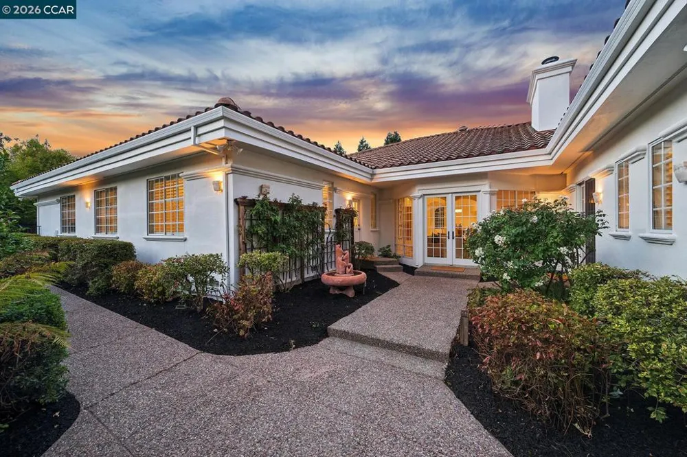 2 Reliez Manor Ct Lafayette, CA 94549