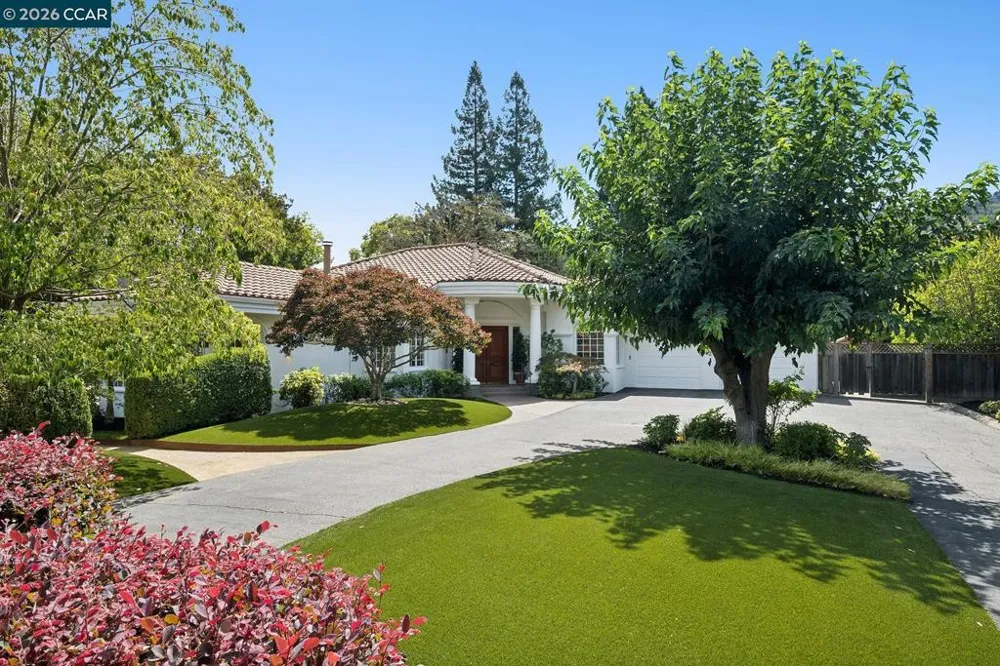 2 Reliez Manor Ct Lafayette, CA 94549
