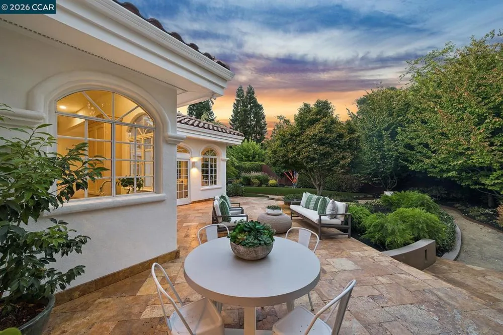 2 Reliez Manor Ct Lafayette, CA 94549