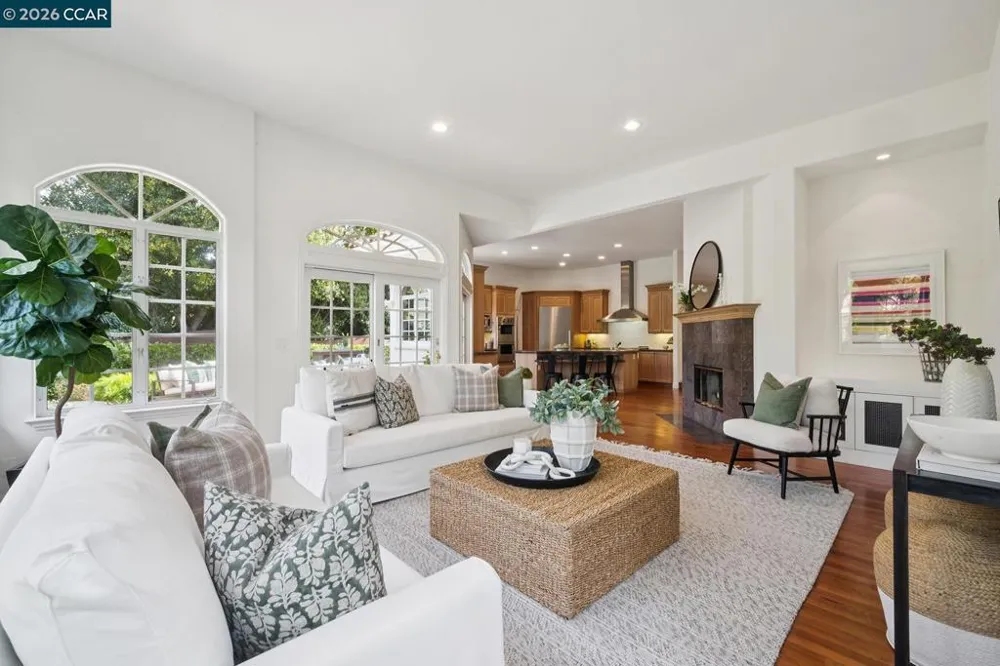 2 Reliez Manor Ct Lafayette, CA 94549