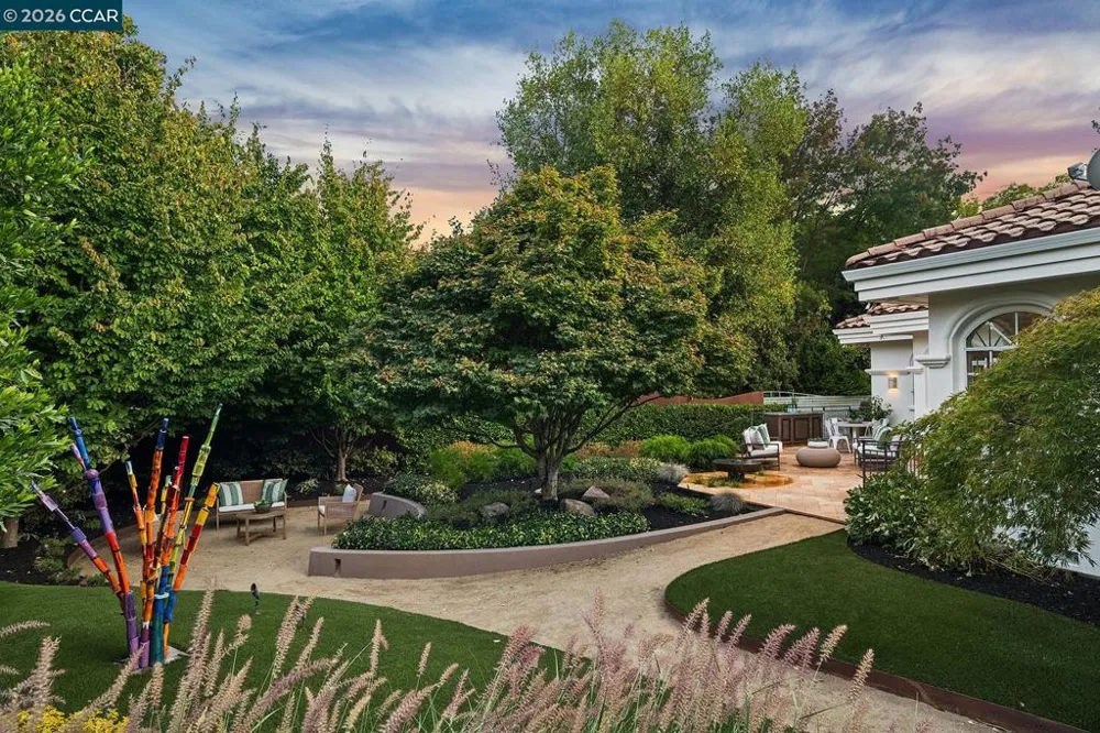 2 Reliez Manor Ct Lafayette, CA 94549