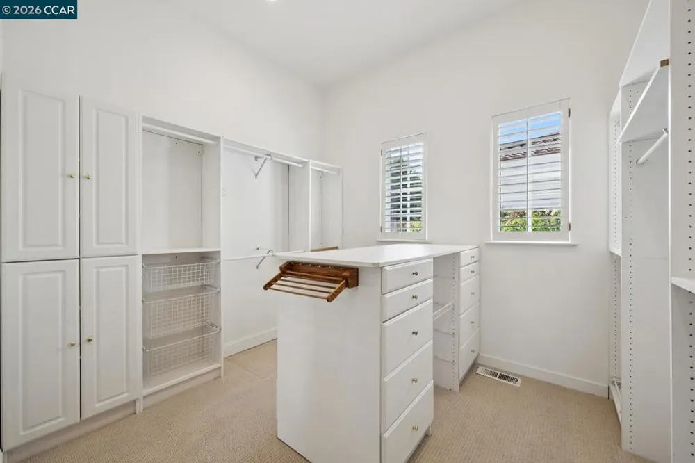 2 Reliez Manor Ct Lafayette, CA 94549