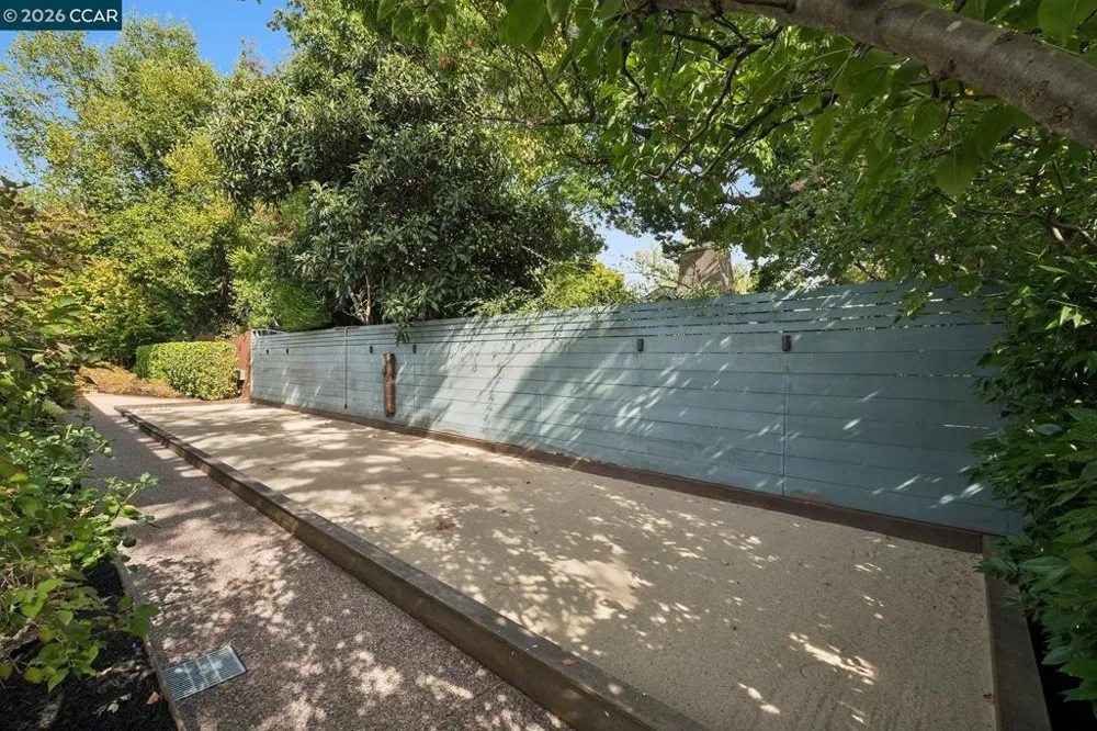 2 Reliez Manor Ct Lafayette, CA 94549