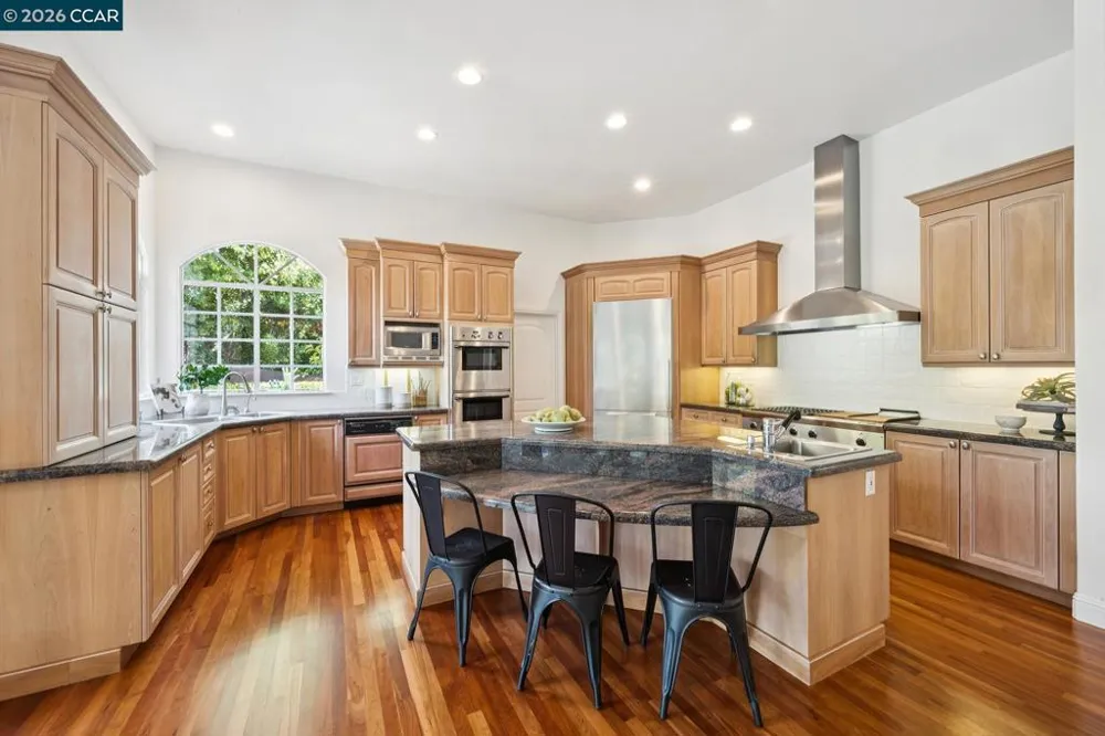 2 Reliez Manor Ct Lafayette, CA 94549