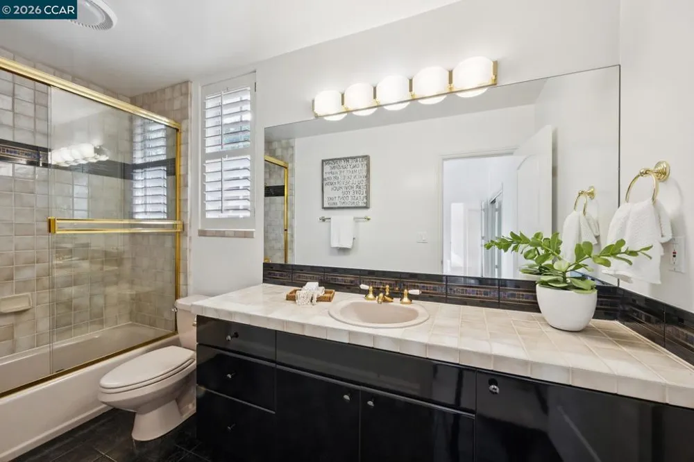 2 Reliez Manor Ct Lafayette, CA 94549