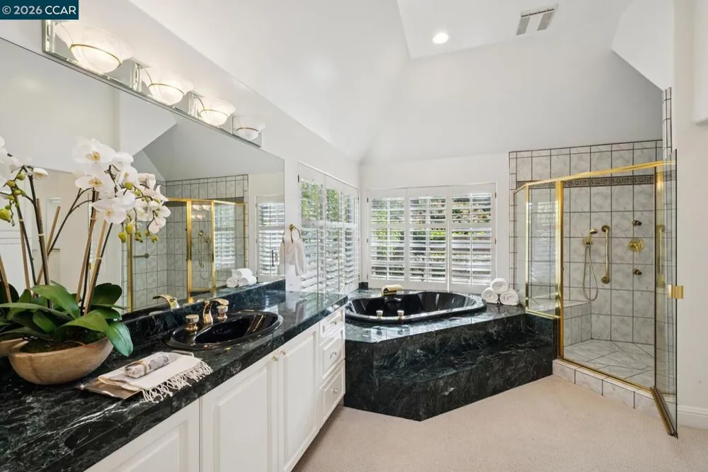 2 Reliez Manor Ct Lafayette, CA 94549