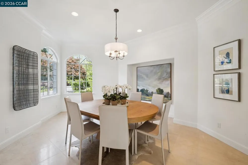 2 Reliez Manor Ct Lafayette, CA 94549