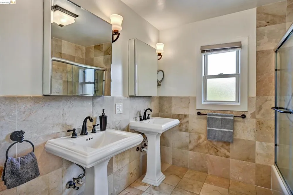 4656 Redding St Oakland, CA 94619