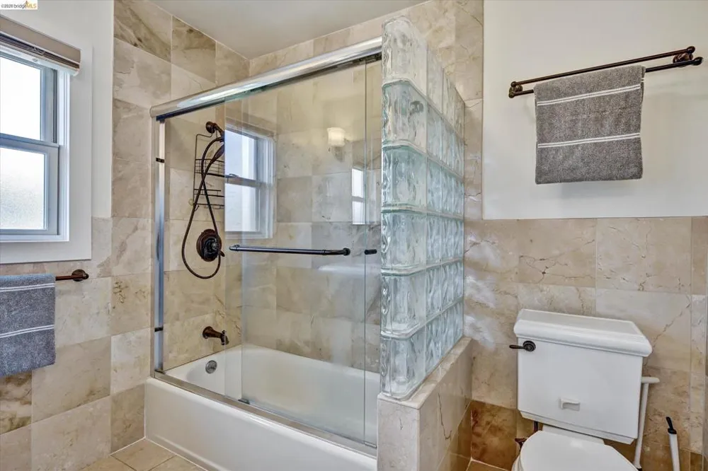 4656 Redding St Oakland, CA 94619