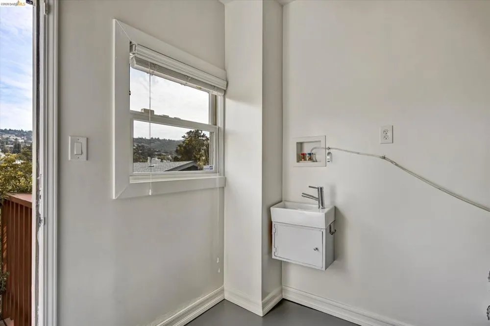 4656 Redding St Oakland, CA 94619