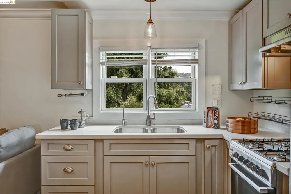 4656 Redding St Oakland, CA 94619